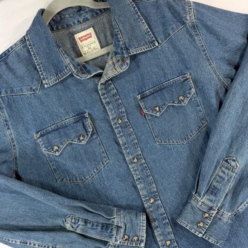 VIntage Levis Mens Western Denim Shirt XL Medium Wash Pearl Snap Long Sleeve